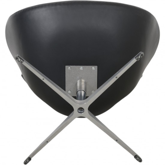 Arne Jacobsen Svane stol i sort læder 2000'erne