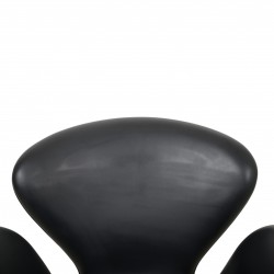 Arne Jacobsen Svane stol i sort læder 2000'erne