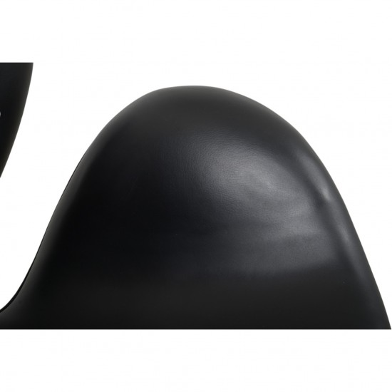 Arne Jacobsen Svane stol i sort læder 2000'erne