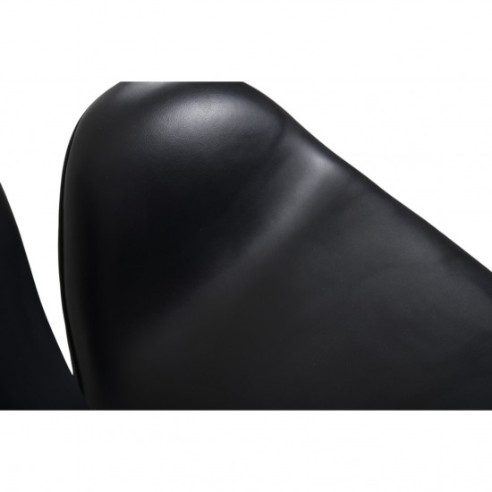 Arne Jacobsen Svane stol i sort læder 2000'erne