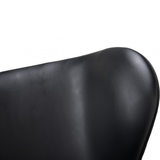 Arne Jacobsen Svane stol i sort læder 2000'erne