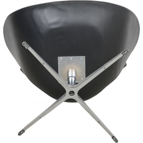 Arne Jacobsen Svane stol i sort læder 2000'erne