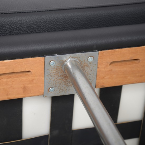 Hans Wegner GE34 3.personers lufthavnssofa i nybetrukket sort læder