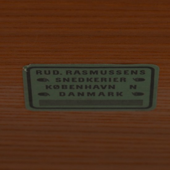 Kaare Klint 6687 Sofabord af elm 1970'erne