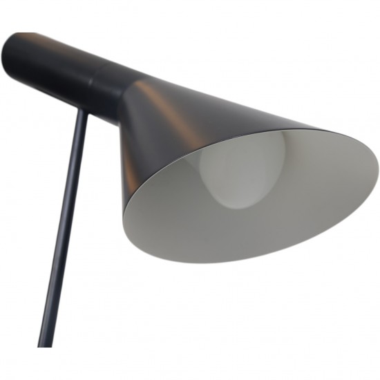 Arne Jacobsen Næbbet sort gulvlampe 2010'erne