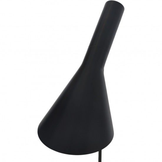 Arne Jacobsen Næbbet sort gulvlampe 2010'erne