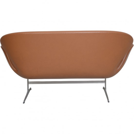 Arne Jacobsen Svane sofa nybetrukket med Cognac classic læder 2001
