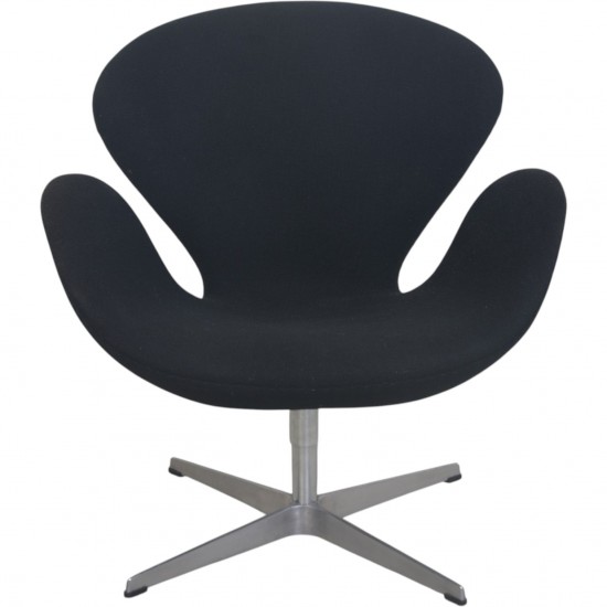 Arne Jacobsen Svane stol i sort Hallingdal stof 2006
