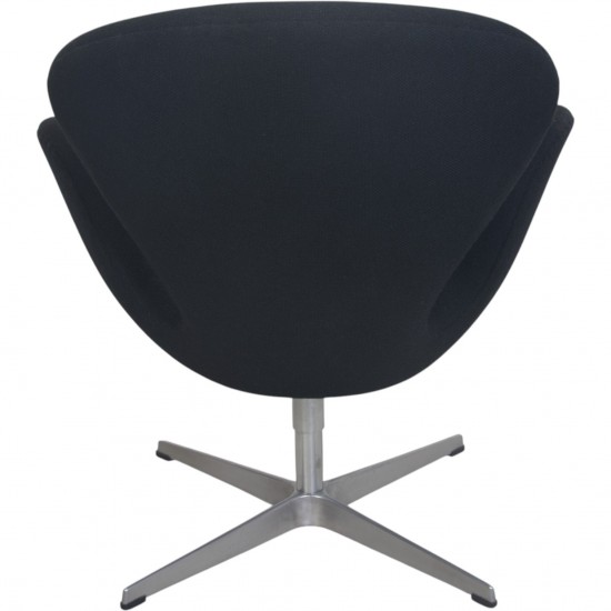 Arne Jacobsen Svane stol i sort Hallingdal stof 2006
