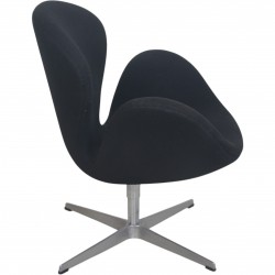 Arne Jacobsen Svane stol i sort Hallingdal stof 2006