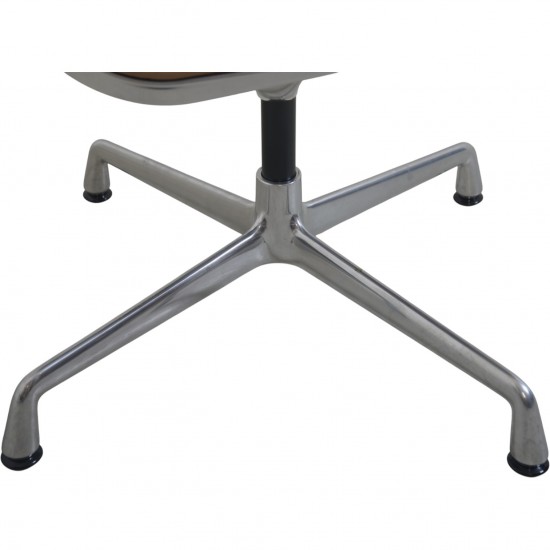 Sæt af 4 Charles Eames EA103 stole i beige læder 2019