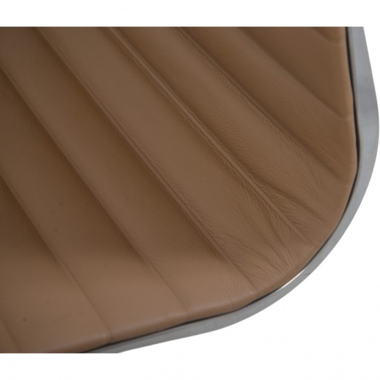 Sæt af 4 Charles Eames EA103 stole i beige læder 2019