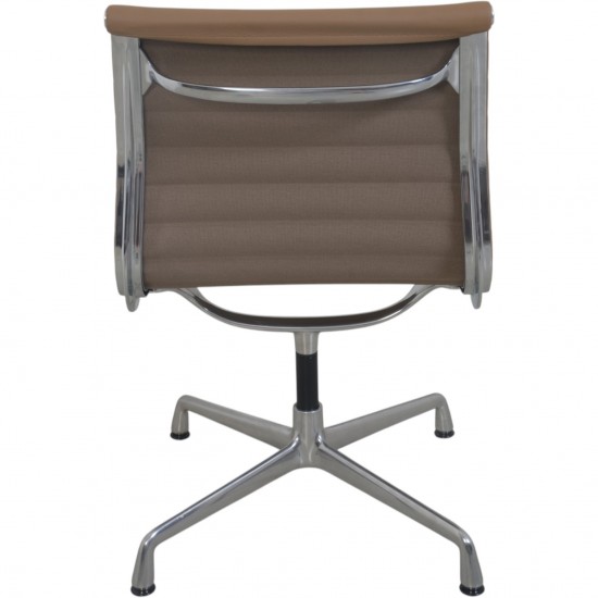 Sæt af 4 Charles Eames EA103 stole i beige læder 2019