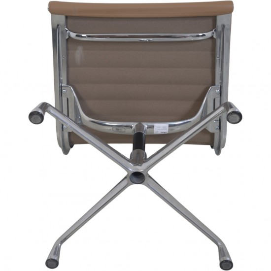 Sæt af 4 Charles Eames EA103 stole i beige læder 2019