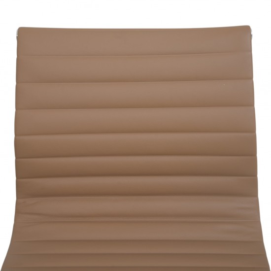 Sæt af 4 Charles Eames EA103 stole i beige læder 2019