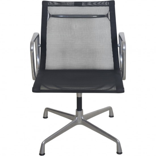 Charles Eames EA108 stol i sort mesh 2011