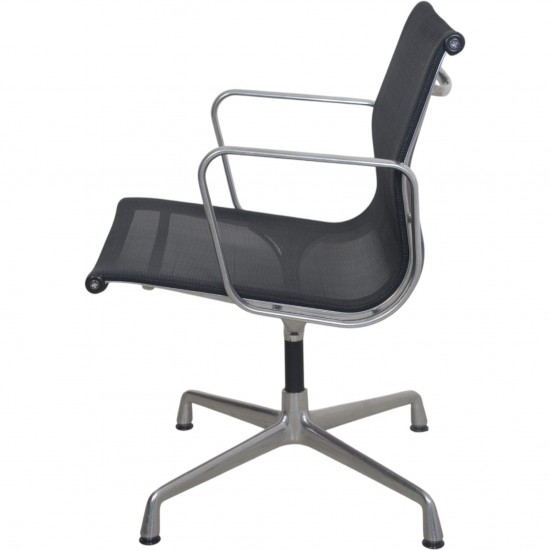 Charles Eames EA108 stol i sort mesh 2011