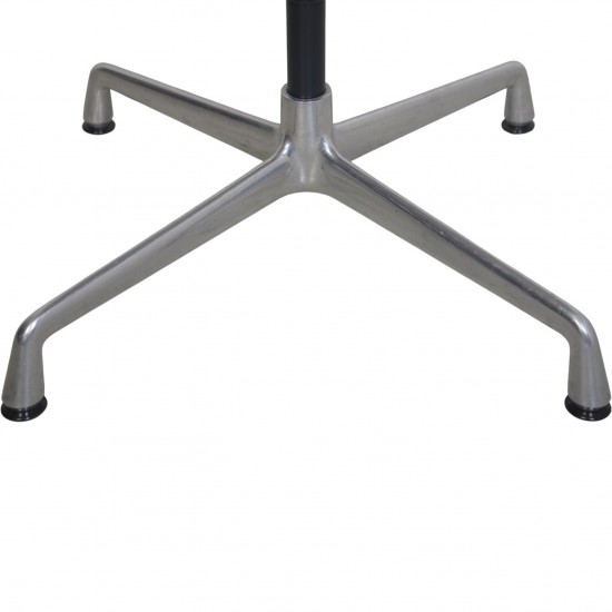 Charles Eames EA108 stol i sort mesh 2011