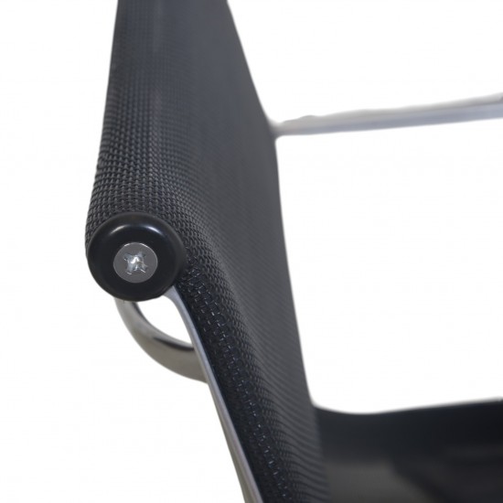 Charles Eames EA108 stol i sort mesh 2011