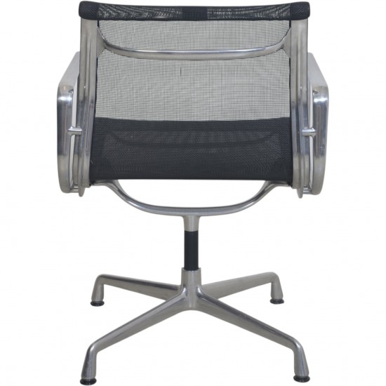 Charles Eames EA108 stol i sort mesh 2011