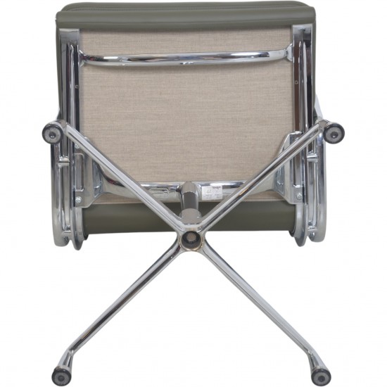 Charles Eames EA208 stol nybetrukket med grønt læder 2006