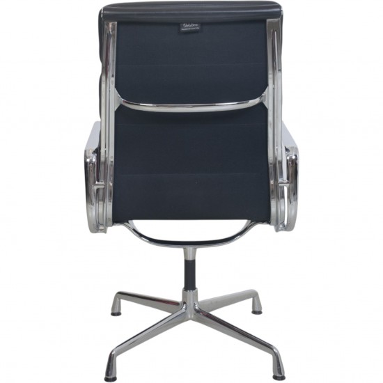 Charles Eames EA209 stol i sort læder 2006