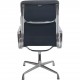 Charles Eames EA209 stol i sort læder 2006