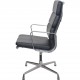 Charles Eames EA209 stol i sort læder 2006