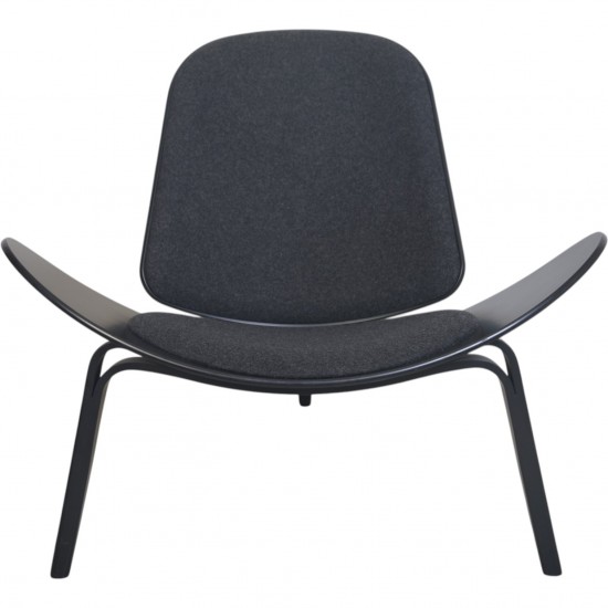Hans Wegner CH07 Shell stol i gråt stof 2010'erne