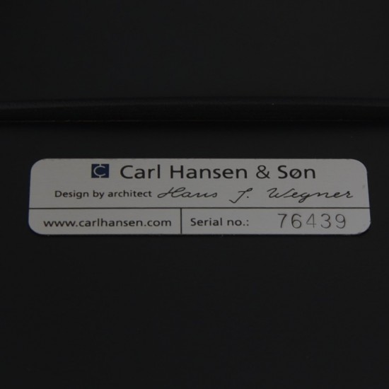 Hans Wegner CH07 Shell stol i gråt stof 2010'erne
