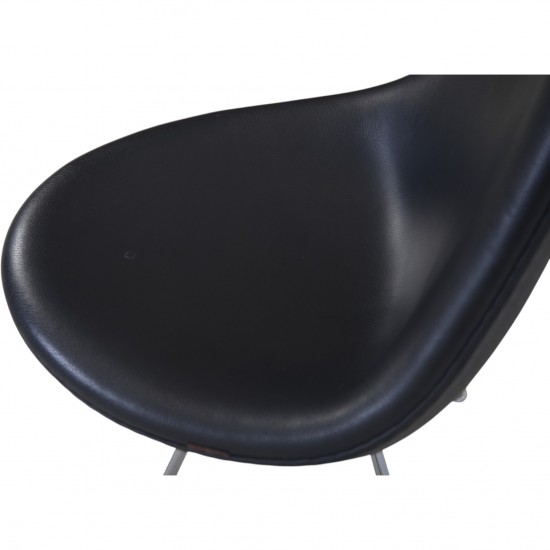 Arne Jacobsen Dråbe stol i sort Aura læder 2015