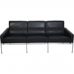 Arne Jacobsen 3303 3.personers lufthavnssofa i sort læder 1987