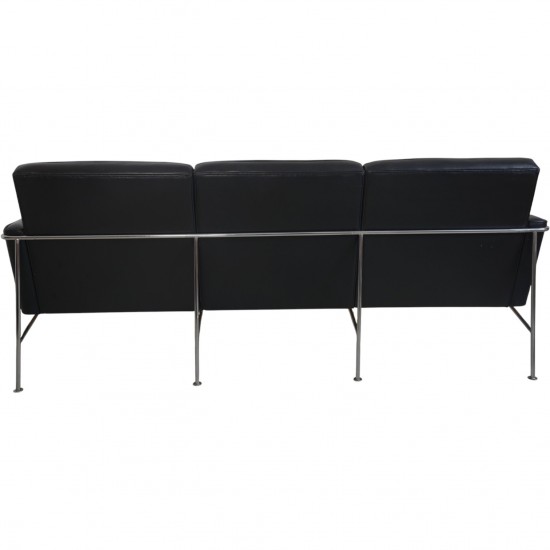 Arne Jacobsen 3303 3.personers lufthavnssofa i sort læder 1987
