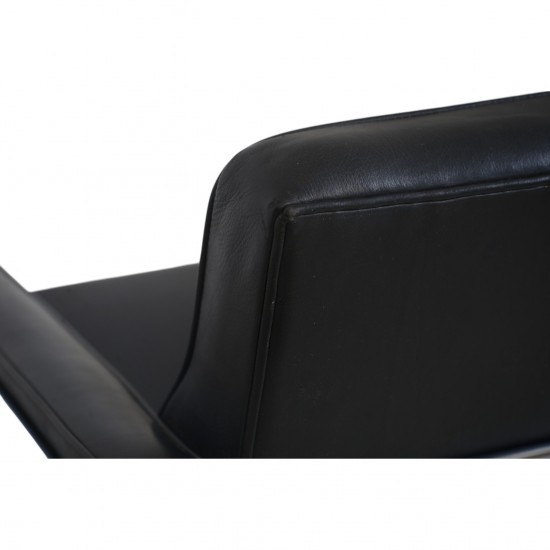 Arne Jacobsen 3303 3.personers lufthavnssofa i sort læder 1987