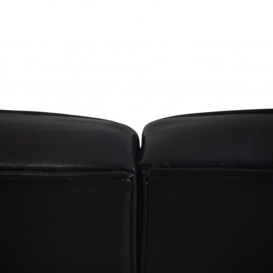 Arne Jacobsen 3303 3.personers lufthavnssofa i sort læder 1987
