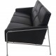 Arne Jacobsen 3303 3.personers lufthavnssofa i sort læder 1987
