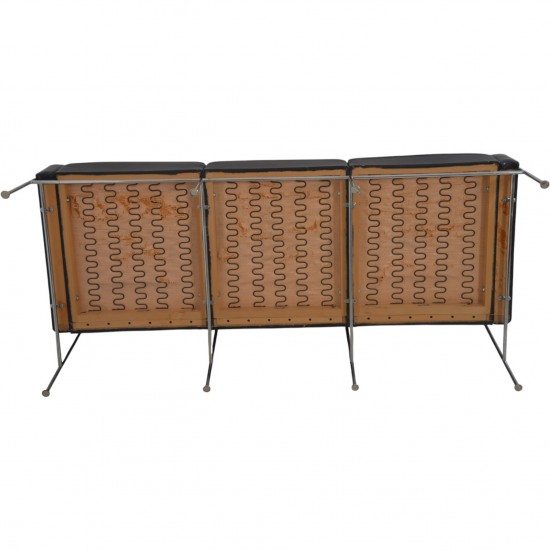 Arne Jacobsen 3303 3.personers lufthavnssofa i sort læder 1987