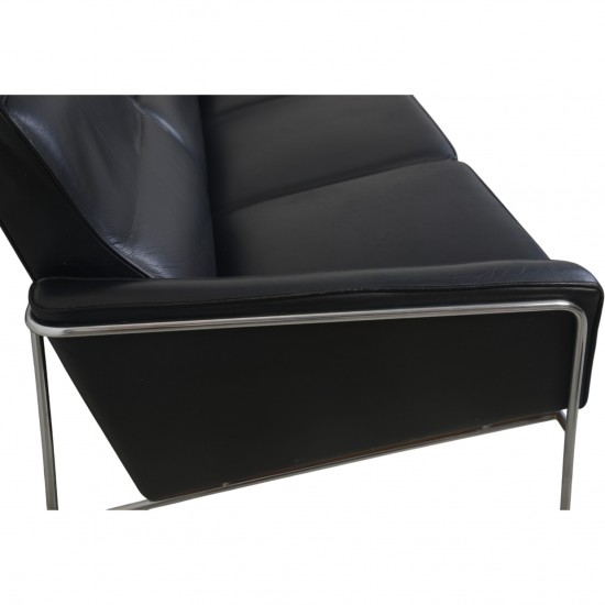 Arne Jacobsen 3303 3.personers lufthavnssofa i sort læder 1987