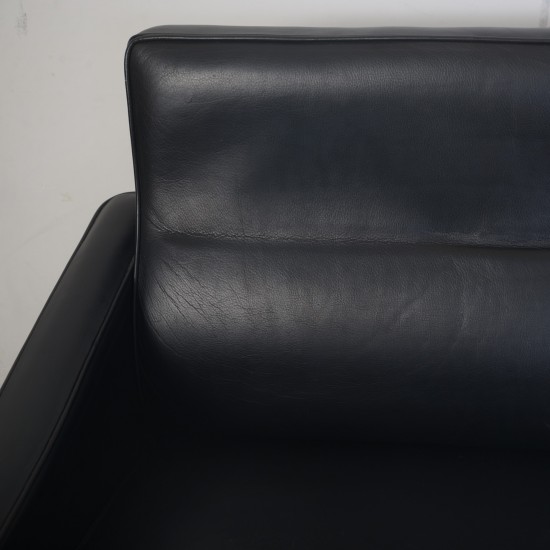 Arne Jacobsen 3303 3.personers lufthavnssofa i sort læder 1987