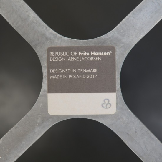 Arne Jacobsen Ægget skammel i sort elegance læder 2017