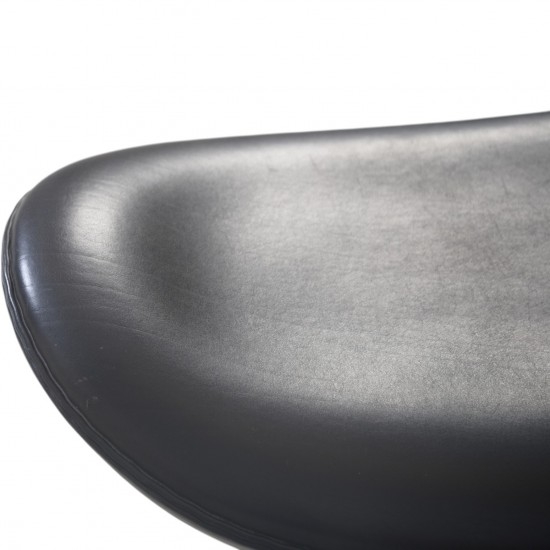 Arne Jacobsen Ægget skammel i sort elegance læder 2017