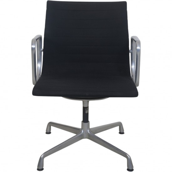Charles Eames Aluminium EA108 stol i sort hopsak stof 1980'erne