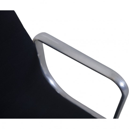 Charles Eames Aluminium EA108 stol i sort hopsak stof 1980'erne