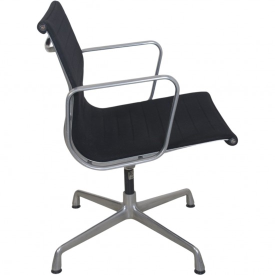 Charles Eames Aluminium EA108 stol i sort hopsak stof 1980'erne
