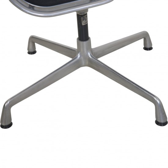 Charles Eames Aluminium EA108 stol i sort hopsak stof 1980'erne