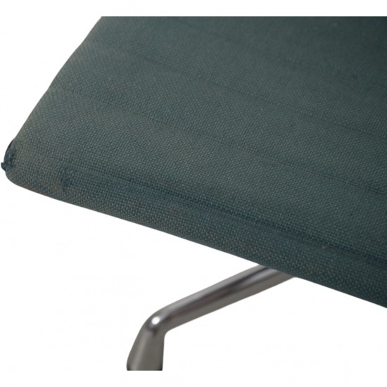 Charles Eames EA116 loungestol i blåt hopsack stof 1980'erne