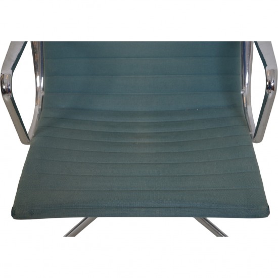 Charles Eames EA116 loungestol i blåt hopsack stof 1980'erne