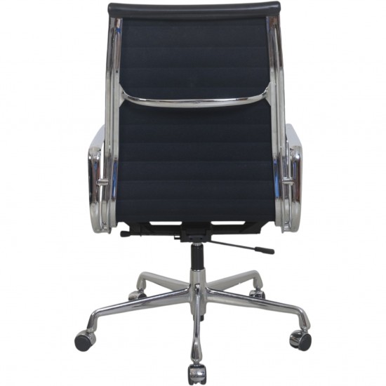 Charles Eames EA119 kontorstol i sort læder