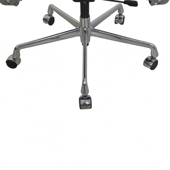 Charles Eames EA119 kontorstol i sort læder