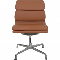 Charles Eames EA205 stol nybetrukket med cognac bizon læder